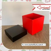 10x10x10 Tabanı Kırmızı, Kapağı Siyah Karton Kutu